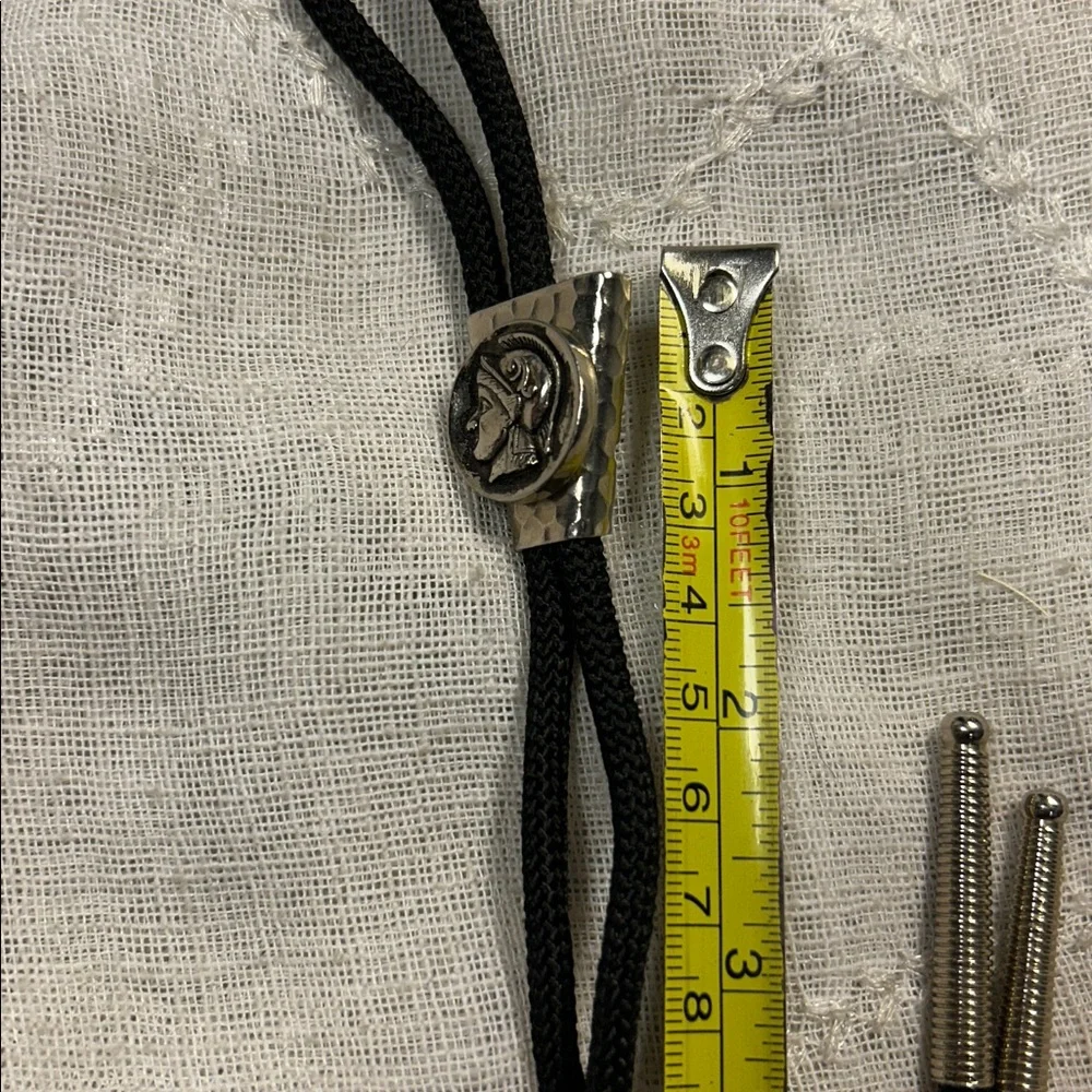 Vintage Bolo tie western, with ornate medallion